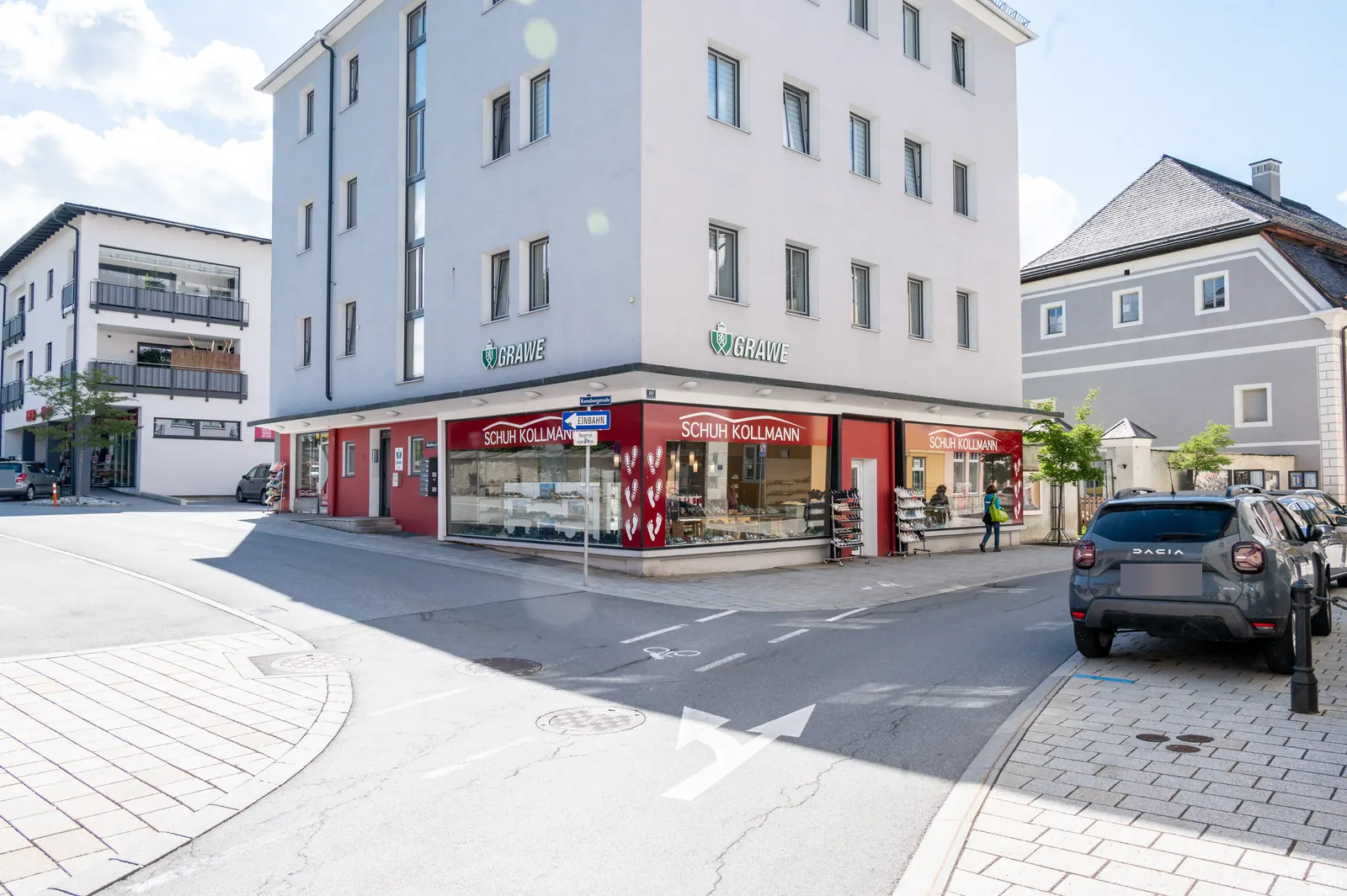 Tamsweg – Eckhaus mit rotem Schaufenster